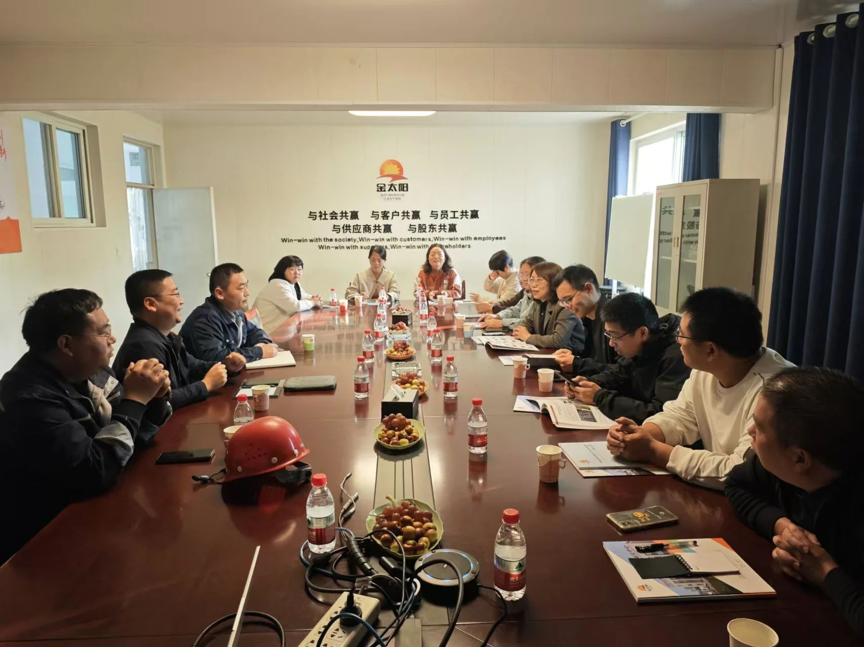 校企“双向奔赴” 利来最给利的老牌与新乡职业技术学院加强对接合作